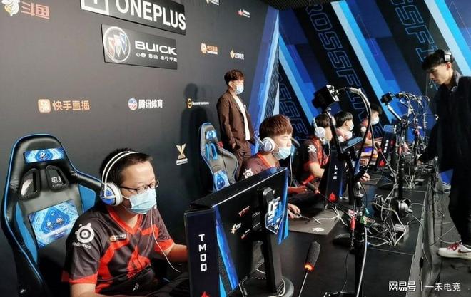 出他卓越的 出他卓越的